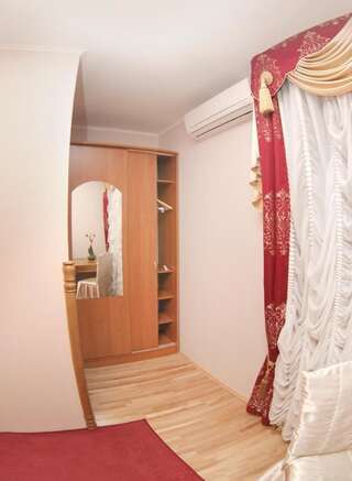 Отель Ekran Hotel Львов Двухместный номер Делюкс с 1 кроватью-1