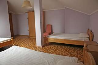 Отель Ekran Hotel Львов Трехместный номер эконом-класса с общей ванной комнатой-3